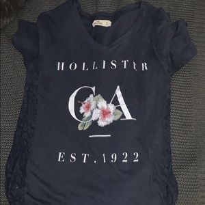 Hollister tshirt — so cute and comfy (navy)